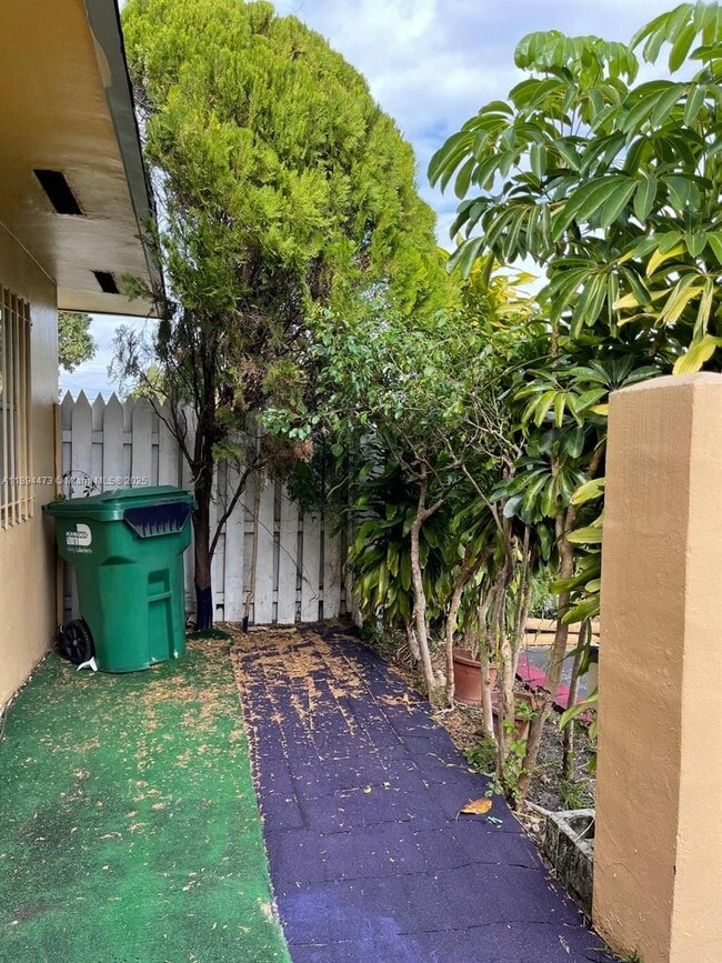 Building Photo - 518 NW 179th St