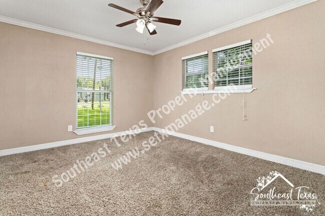 Building Photo - 250 Duhon St