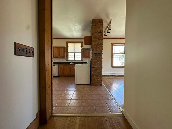 Building Photo - 3 Sachem St