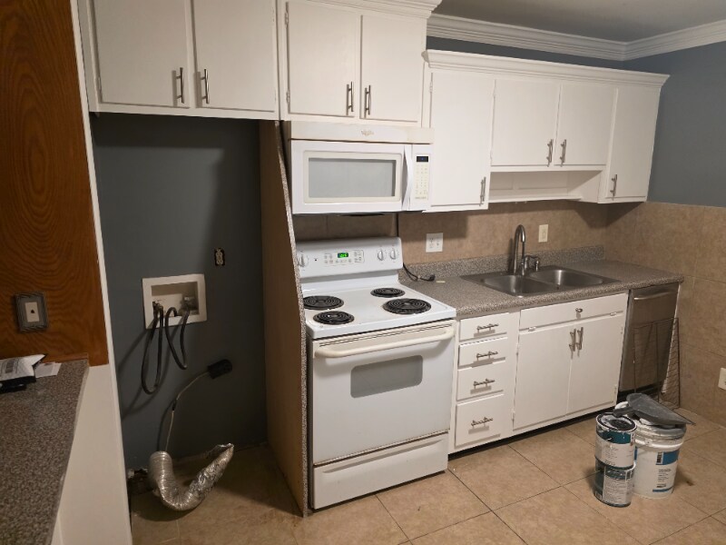 Building Photo - 528 Camrose Dr