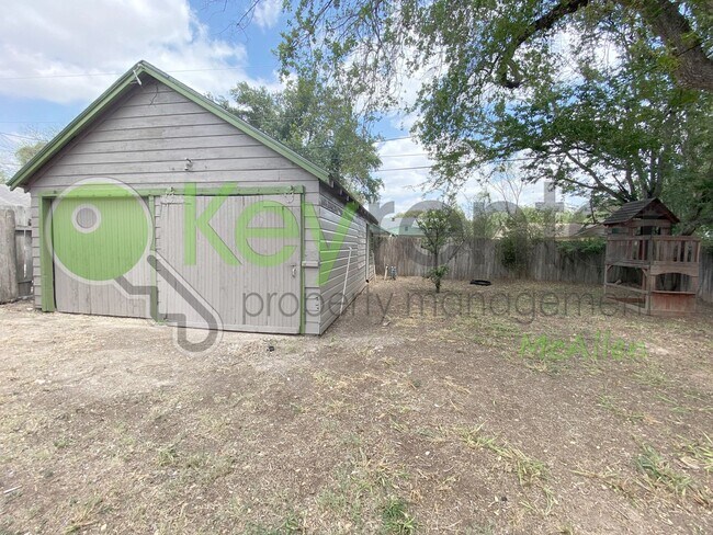 Building Photo - 2Bed/1Bath w/office in Central Mcallen ( Laurel and 10th )
