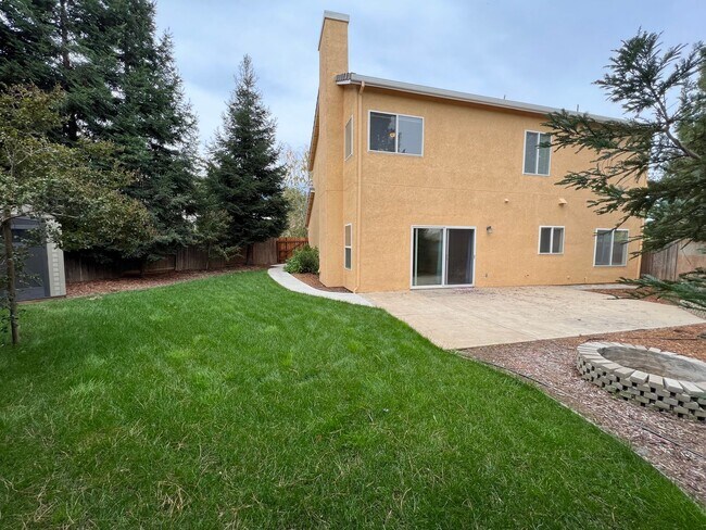 Building Photo - Gorgeous Private large lot in Rocklin!