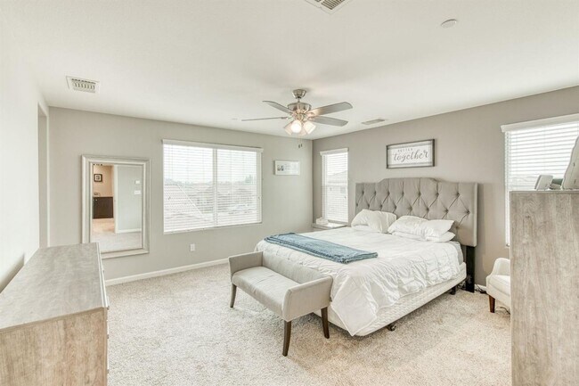 Building Photo - Beautiful 4 Bedroom 2.5 Baths in Clovis