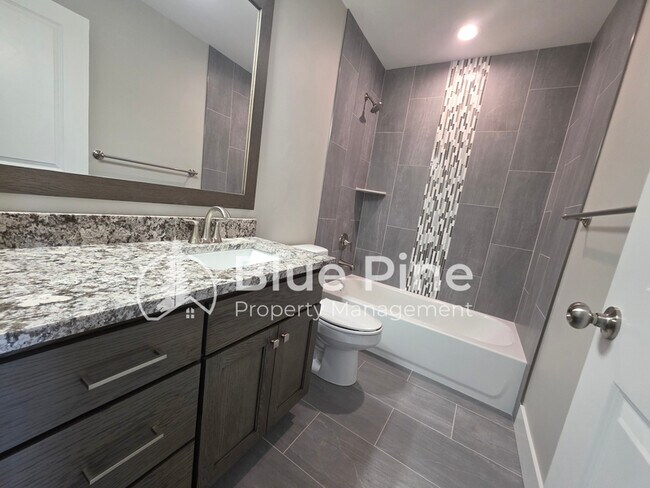 Building Photo - 4589 Blackstone Dr