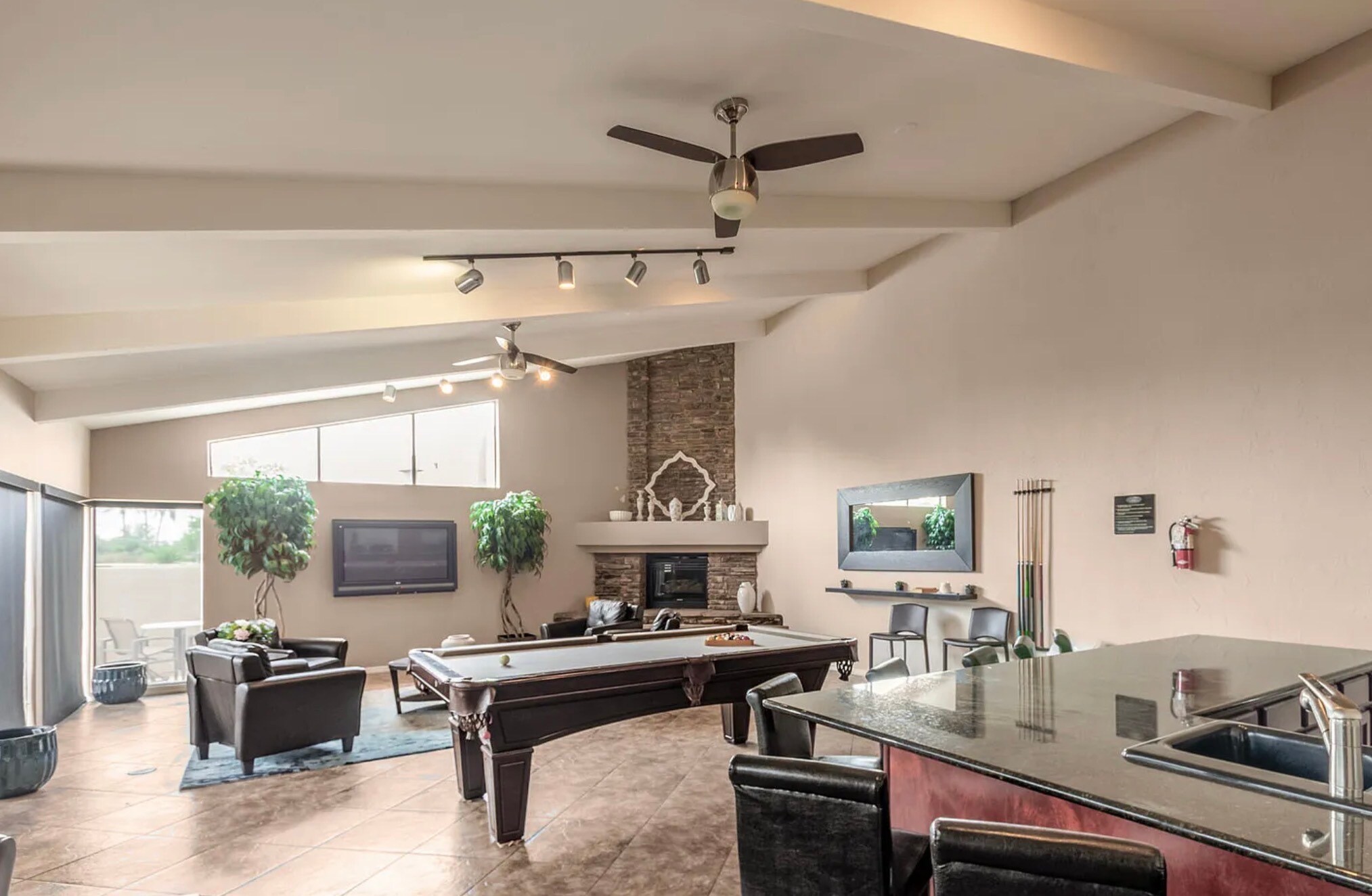 Building Photo - 3825 E Camelback Rd