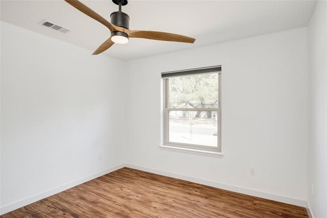 Building Photo - 703 Jetta Ct