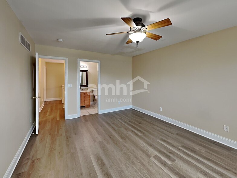 Building Photo - 2210 Scheper Ct
