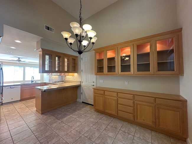 Building Photo - Single Story, Bright and Beautiful Home, w...