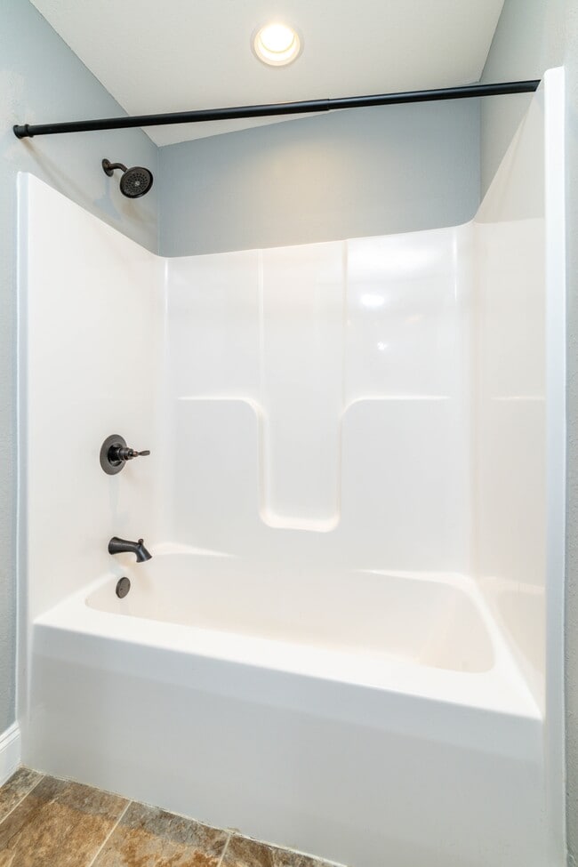 Building Photo - 924 Warrior Hill Dr