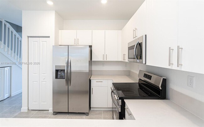 Building Photo - 2646 SE 27th Dr