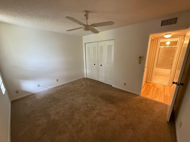 Building Photo - 6215 Coral Lake Dr