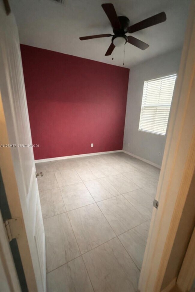 Building Photo - 1040 NW 33rd Ct