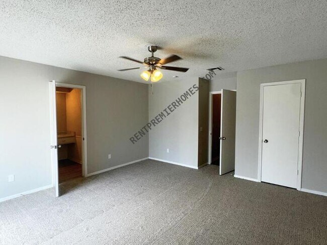 Building Photo - 11629 Kings Cir