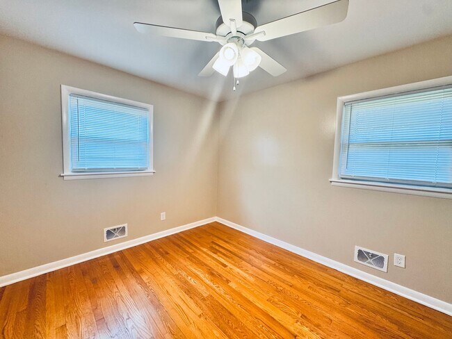 Building Photo - 113 Hydaway Dr