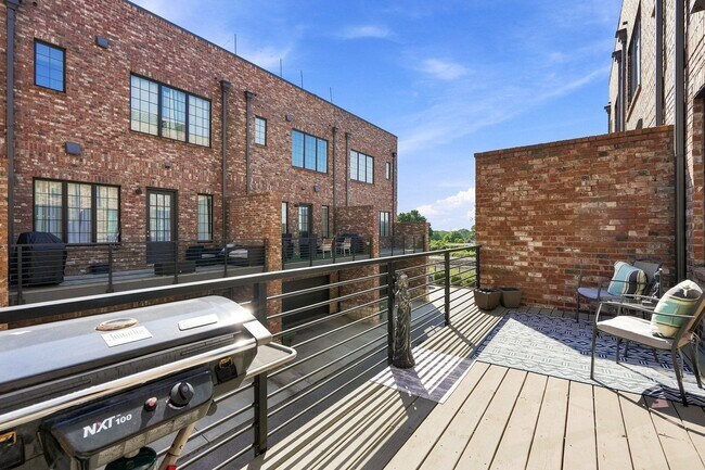 Building Photo - 285 Castleberry Hill Walk SW