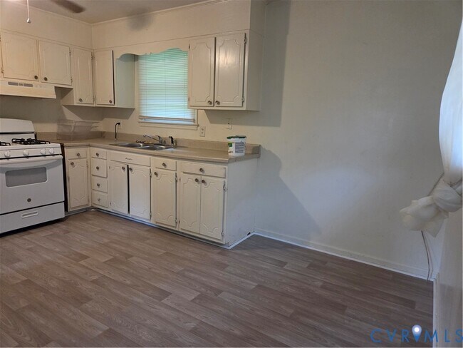 Building Photo - 424 Round Top Ave