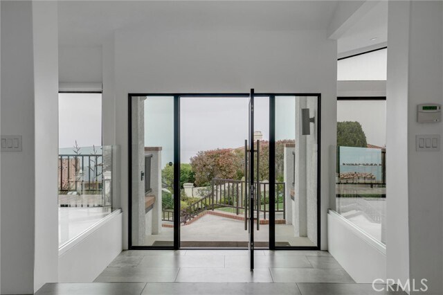 Building Photo - 1424 Via Zumaya