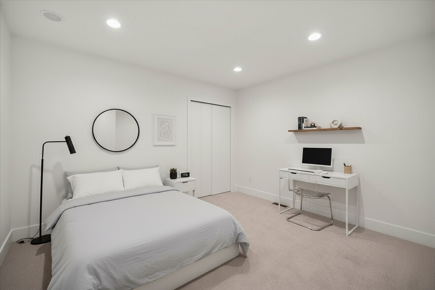 Building Photo - 3203 E 30th Ave