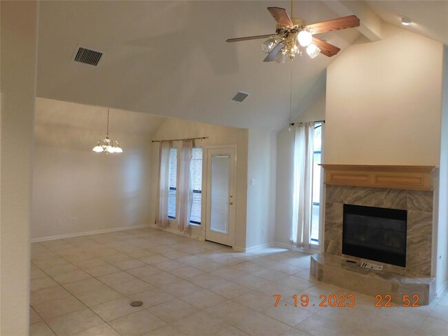 Building Photo - 4930 Julia Ct