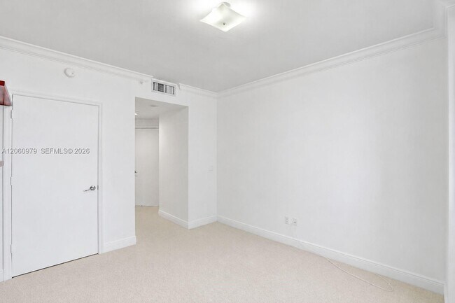 Building Photo - 4775 Collins Ave