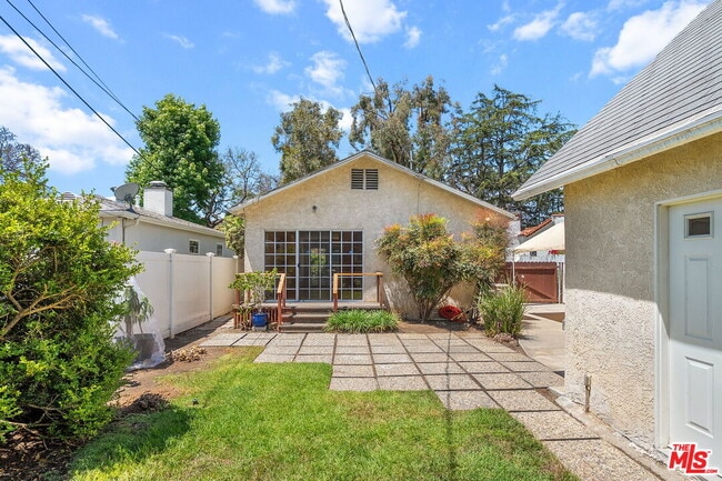 Building Photo - 2534 Wellesley Ave