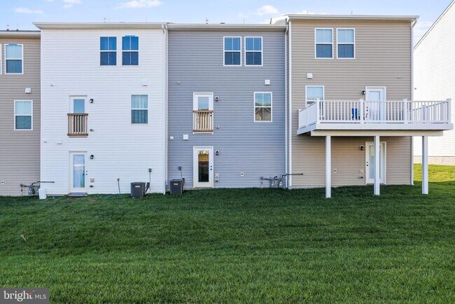 Building Photo - 18 Thrower Rd