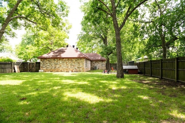 Building Photo - 1019 Pine St