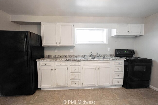 Building Photo - "Charming 1-Bedroom Apartment in Avon with...