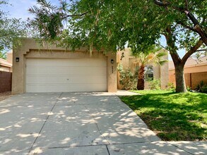 Building Photo - Lovely 3 Bedroom, 2 Bath In The NW!