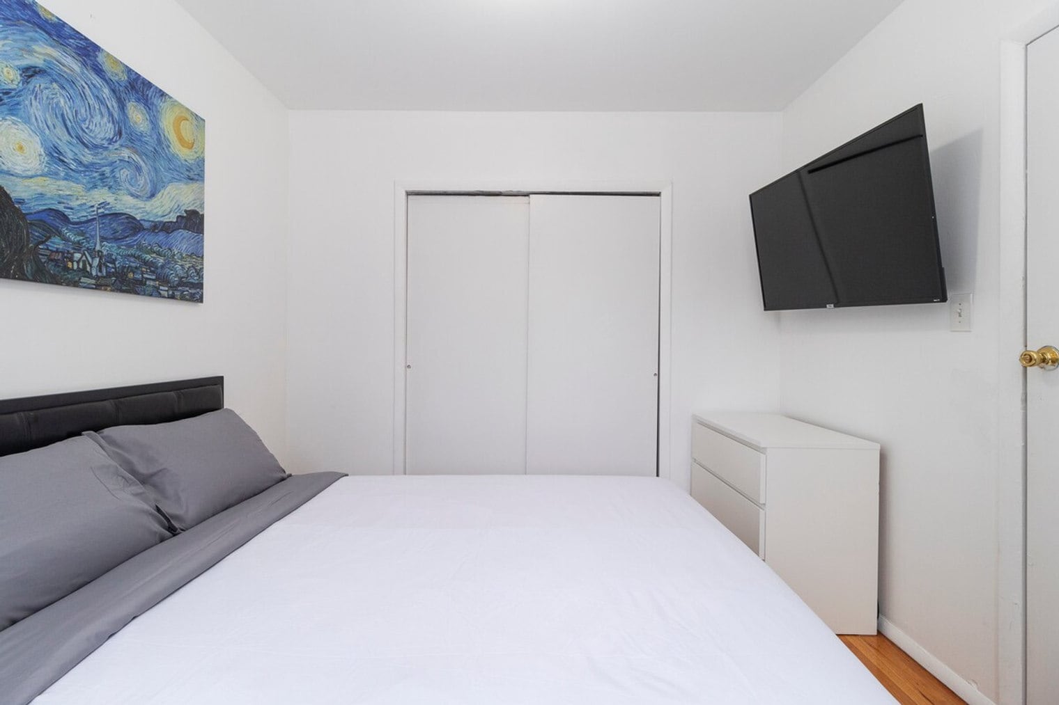 Building Photo - 248 E 91st St