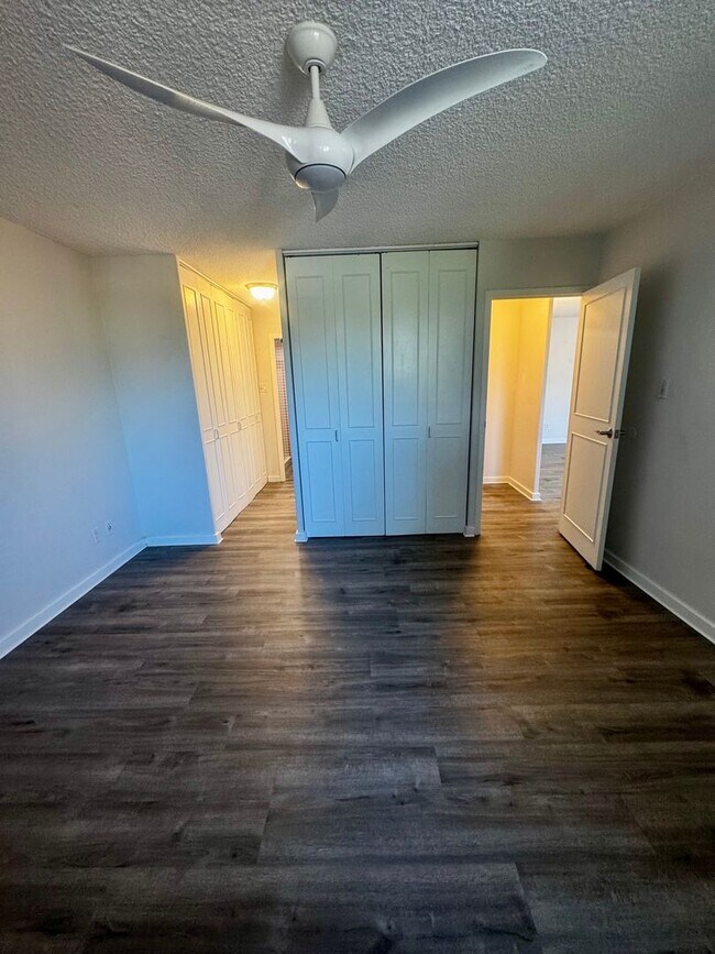 Building Photo - 900 Saturn Dr