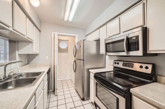 Building Photo - 501 W 26th St