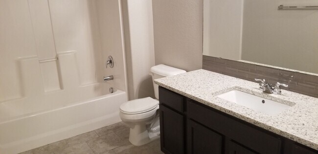 Building Photo - Immaculate 3 Bedroom/3 Bath Townhome Near Powers Corridor!