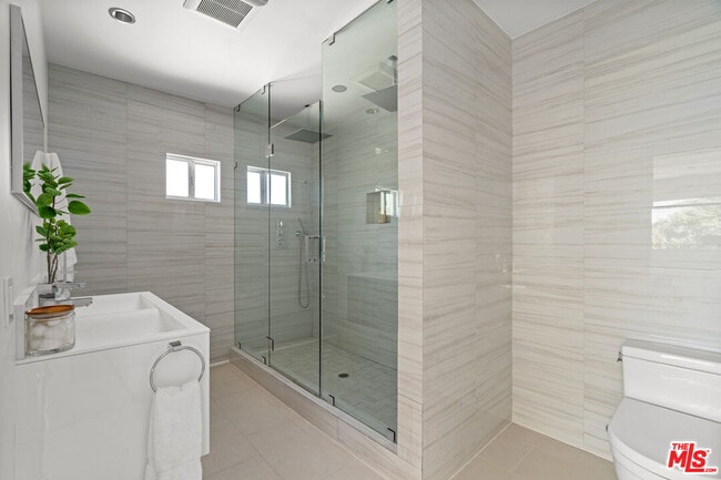 Building Photo - 7470 Woodrow Wilson Dr