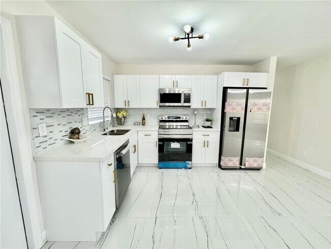 Primary Photo - 1783 Lauderdale Manor Dr