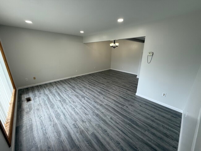 Building Photo - 29720 City Center Dr