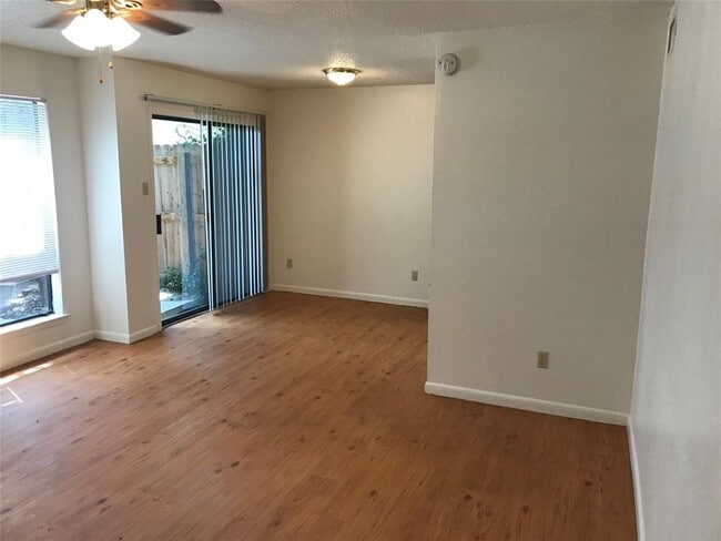 Building Photo - 8502 Lyndon Ln