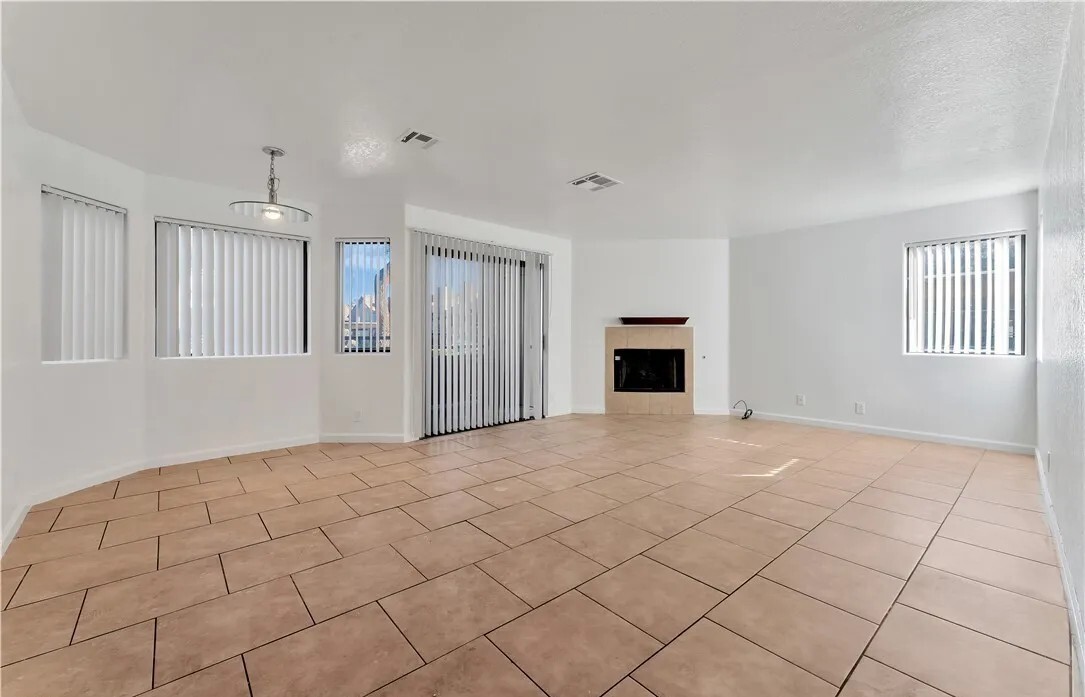 Building Photo - 5076 S Rainbow Blvd