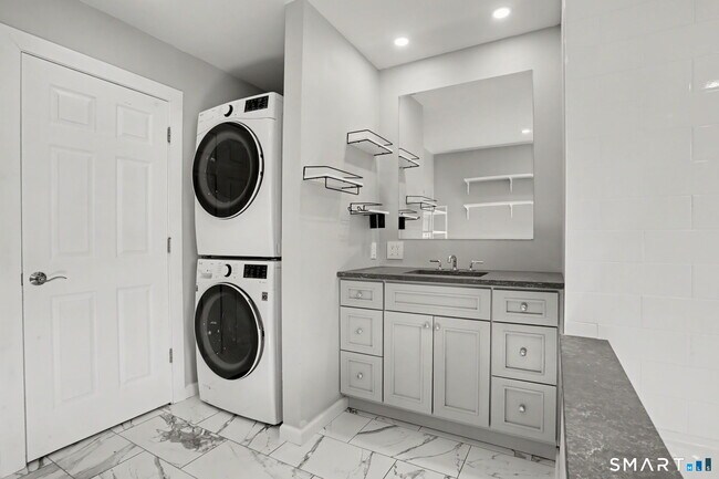 Building Photo - 92 Burwood Ave