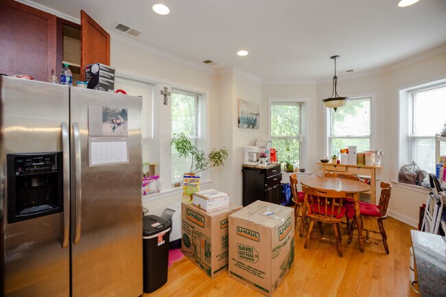 Building Photo - 6301 N Francisco Ave