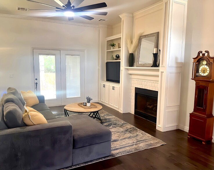 Building Photo - 2201 Pine View Ter