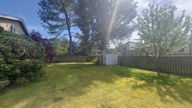 Building Photo - 91692 Smith Lake Rd