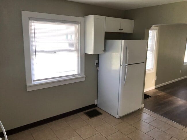 Building Photo - 1025 Weng Ave