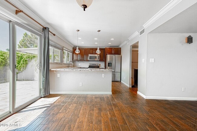 Building Photo - 8321 E Vista Dr