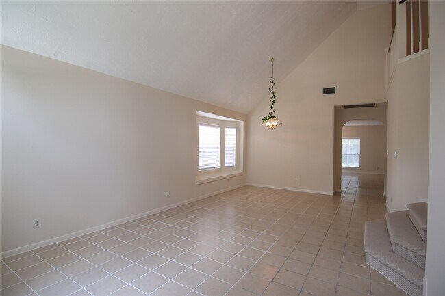 Building Photo - 3123 W Hampton Dr