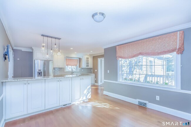 Building Photo - 798 Mill Plain Rd