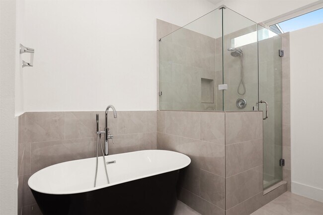 Building Photo - 500 Schweikhardt St