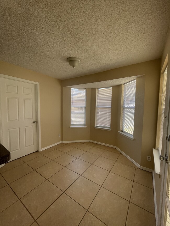 Building Photo - 13928 Pete La Rue Cir