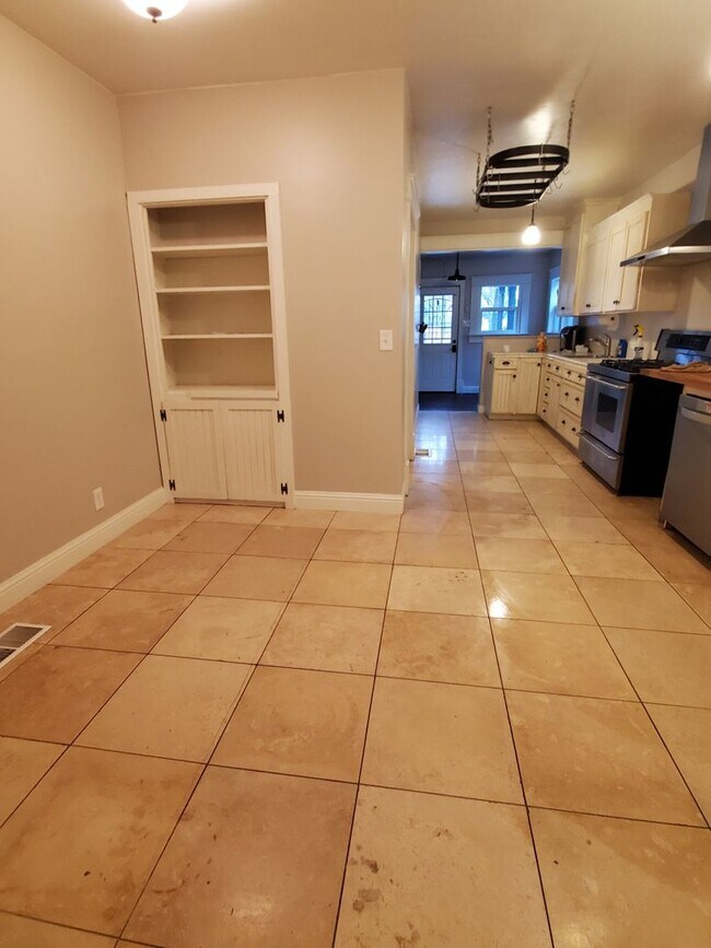 Building Photo - For Rent – Spacious 4 Bedroom Victorian Home | 2,528 Sq Ft