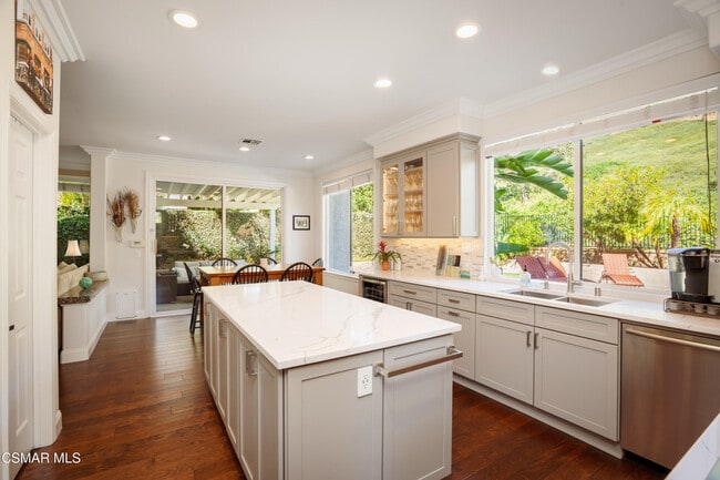 Building Photo - 1004 Lambourne Pl